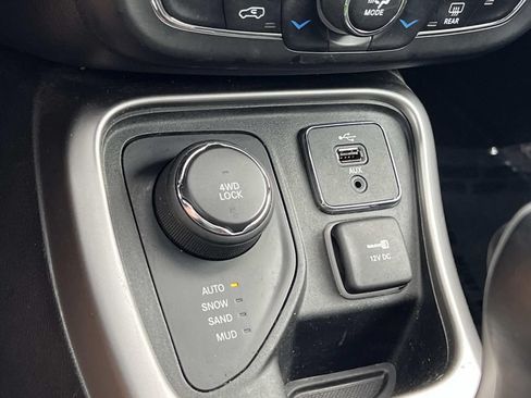 Used 2017 Jeep Compass Latitude w/ Popular Equipment Group AWD/4WD image 20