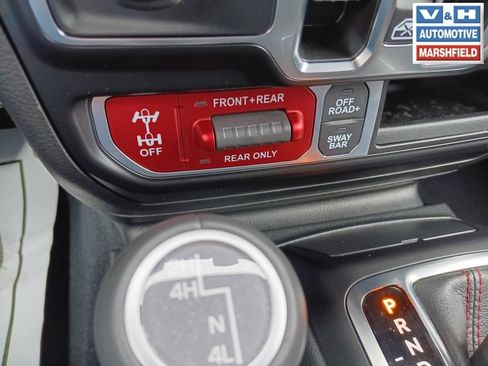 Used 2022 Jeep Wrangler Unlimited Rubicon w/ Cold Weather Group AWD/4WD image 7