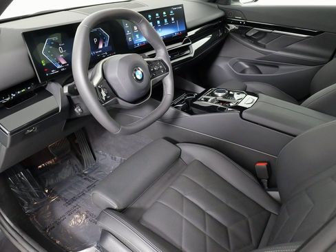 Used 2024 BMW 530i image 31