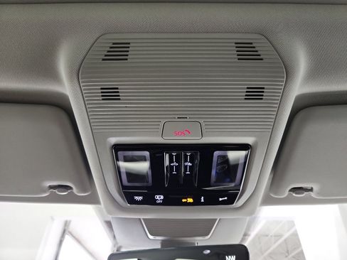 New 2026 Volkswagen Tiguan SE FWD image 30