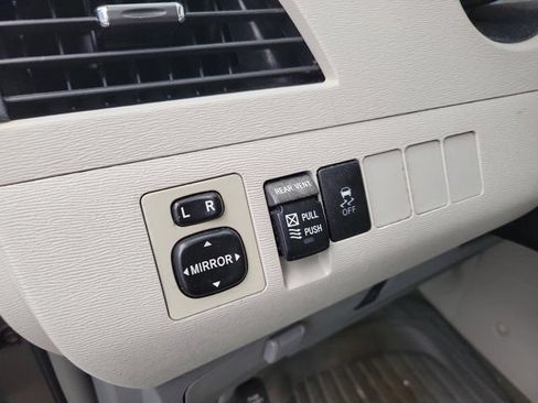 Used 2014 Toyota Sienna XLE FWD image 15
