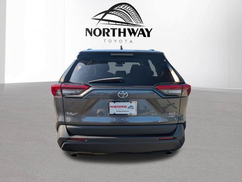 Used 2021 Toyota RAV4 XLE w/ Convenience Package AWD/4WD image 4