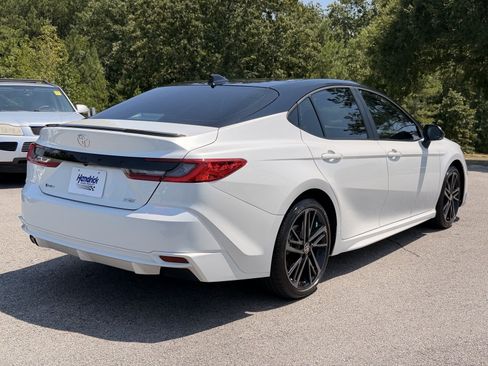 Used 2025 Toyota Camry XSE FWD image 12