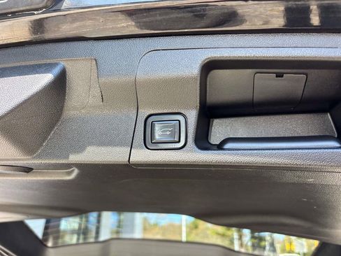 Used 2022 GMC Acadia Denali w/ Denali Ultimate Package AWD/4WD image 15