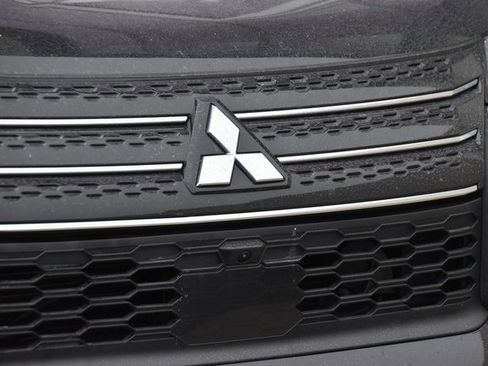 Used 2024 Mitsubishi Outlander SE image 14