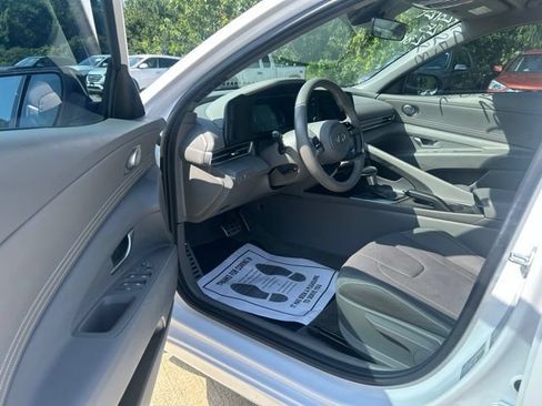 Used 2025 Hyundai Elantra Sport FWD image 11