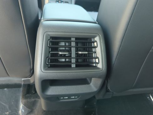 New 2026 Volkswagen Tiguan SE R-Line image 30