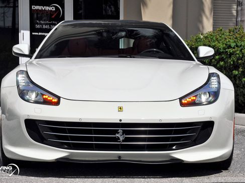 Used 2017 Ferrari GTC4Lusso AWD/4WD image 40