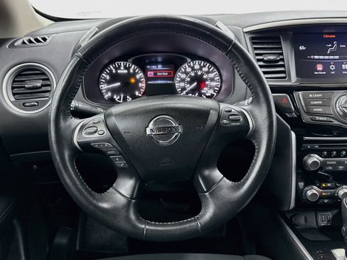 Used 2018 Nissan Pathfinder SV AWD/4WD image 17