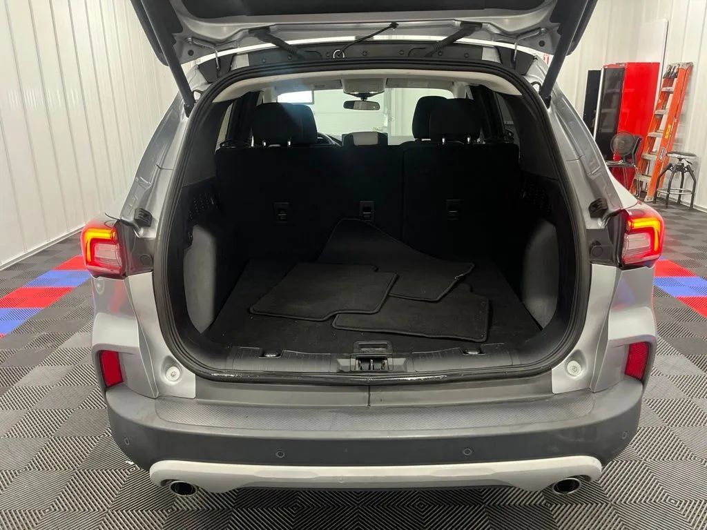 Used 2023 Ford Escape Active w/ Tech Pack #1 AWD/4WD image 5