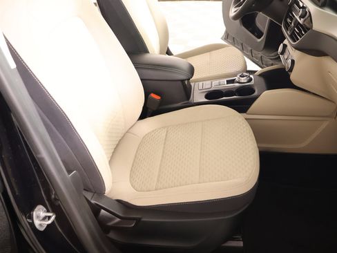 Used 2022 Ford Escape SE FWD image 12