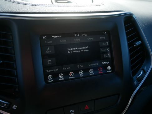 Used 2020 Jeep Cherokee Latitude Plus w/ Comfort/Convenience Group AWD/4WD image 30