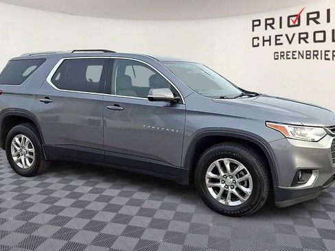 Certified 2018 Chevrolet Traverse LT image 2