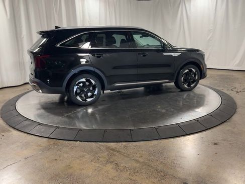 Certified 2025 Kia Sorento EX w/ EX Panoramic Sunroof Package image 6