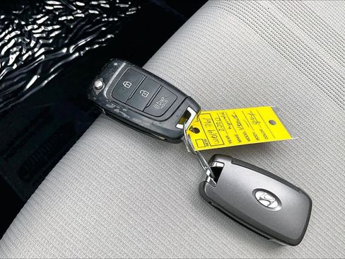 Used 2020 Hyundai Venue SEL FWD image 13