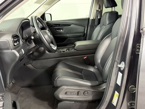 Used 2025 Honda Pilot EX-L image 5