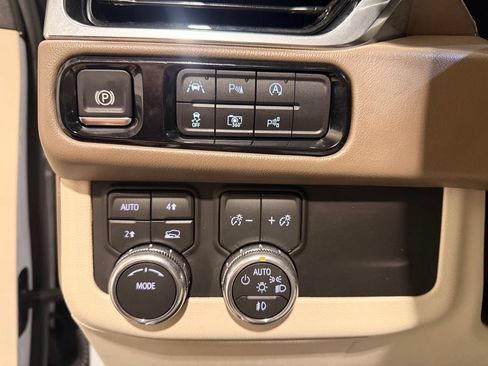 Used 2026 GMC Yukon Denali w/ Sun & Power Step Package AWD/4WD image 17