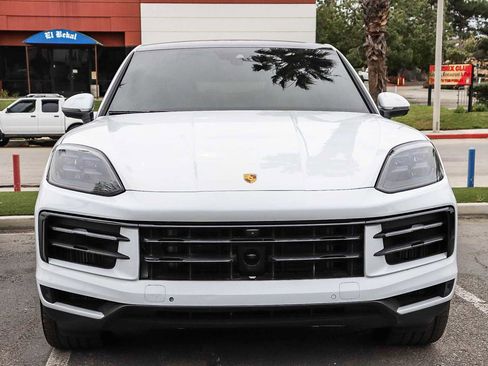 Used 2024 Porsche Cayenne Coupe image 4