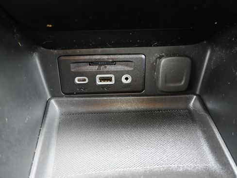 Used 2023 GMC Terrain SLE w/ Driver Convenience Package image 28