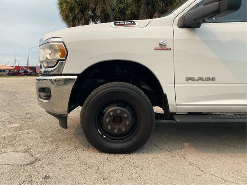 Used 2024 RAM 3500 Big Horn w/ Towing Technology Group AWD/4WD image 15