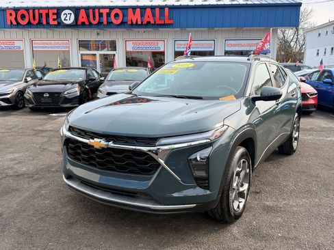 Used 2025 Chevrolet Trax LT image 1