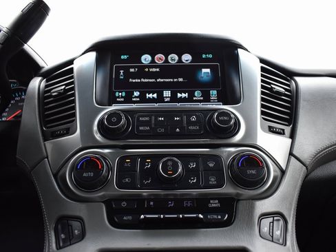 Used 2018 Chevrolet Suburban LT image 18