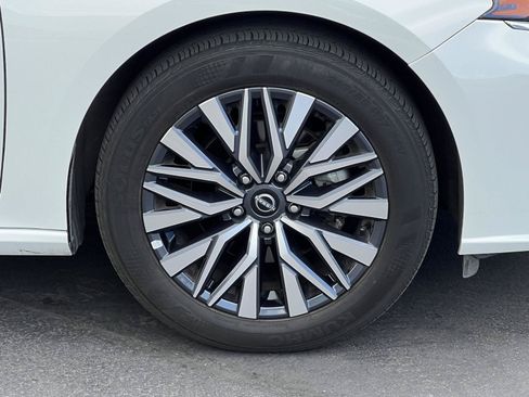 Used 2025 Nissan Altima 2.5 SV FWD image 16