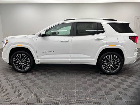 New 2026 GMC Terrain Denali w/ LPO, Black Badging Package image 15