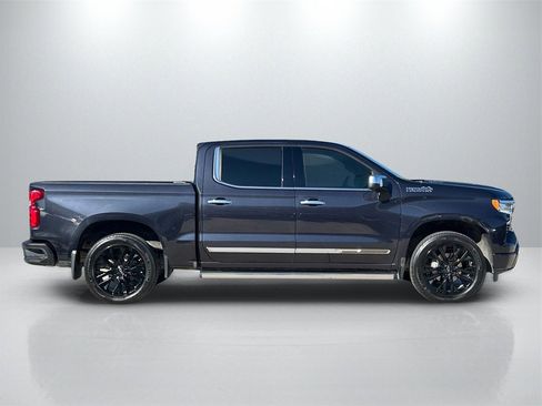 Used 2022 Chevrolet Silverado 1500 High Country w/ Technology Package image 4