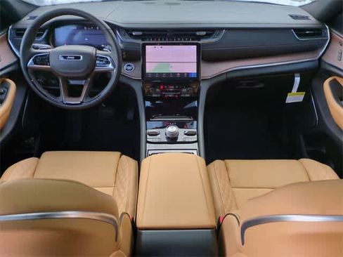 New 2025 Jeep Grand Cherokee Summit image 16