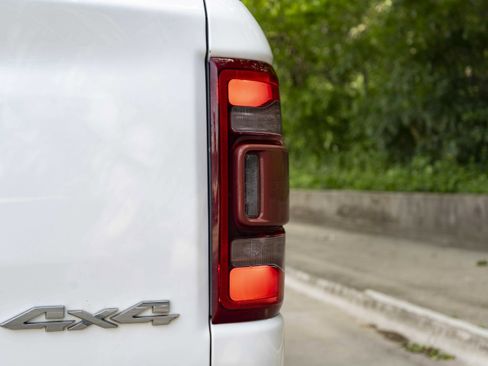 Used 2019 RAM 1500 Laramie AWD/4WD image 13