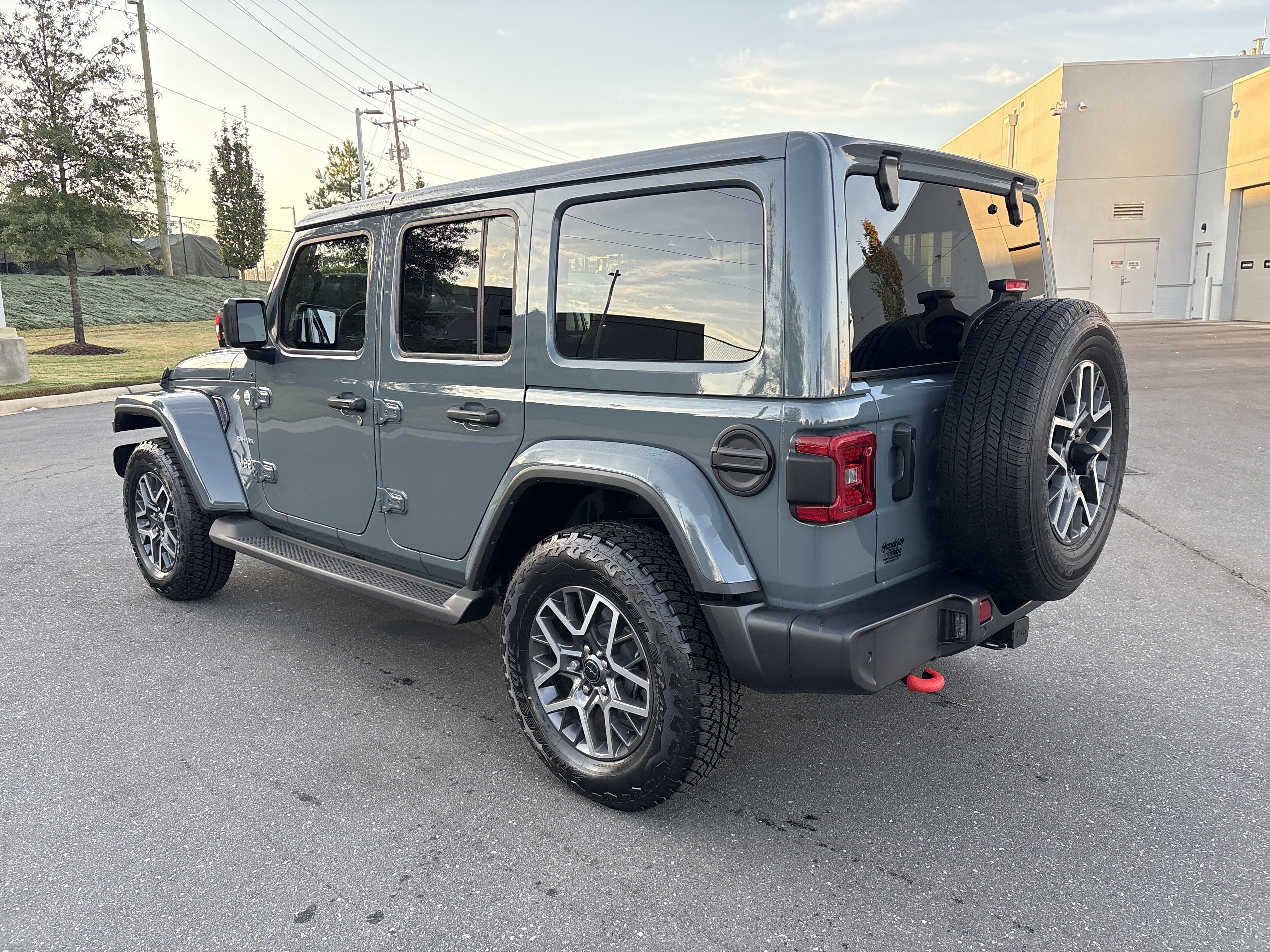 Used 2024 Jeep Wrangler Unlimited Sahara w/ Technology Group AWD/4WD image 7
