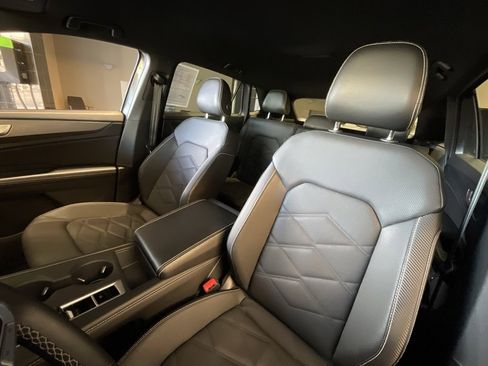 Used 2024 Volkswagen Atlas Cross Sport SE image 10