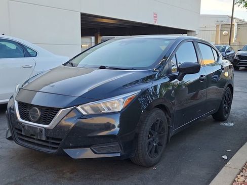 Used 2020 Nissan Versa S image 3