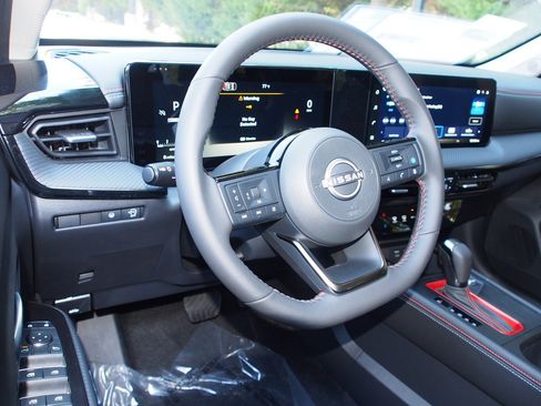 Used 2026 Nissan Kicks SR FWD image 14