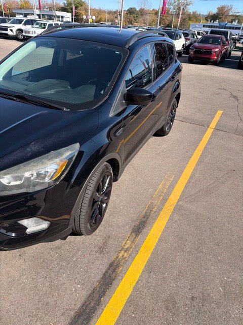 Used 2017 Ford Escape SE w/ Equipment Group 201A AWD/4WD image 3