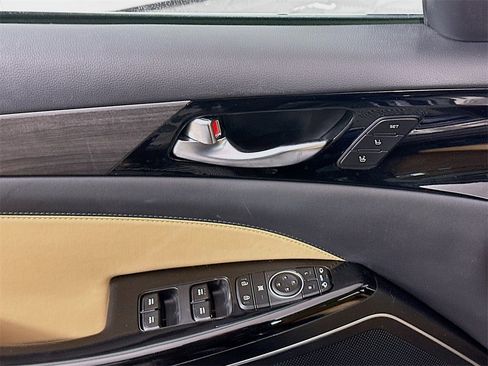 Used 2020 Kia Cadenza Limited image 18