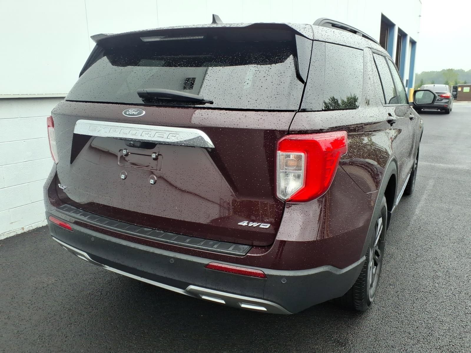 Used 2023 Ford Explorer XLT w/ Equipment Group 202A AWD/4WD image 6