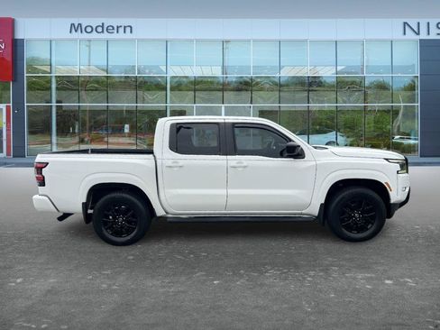 Certified 2023 Nissan Frontier SV w/ Midnight Edition Package AWD/4WD image 4
