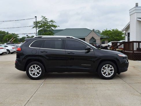 Used 2015 Jeep Cherokee Latitude w/ Cold Weather Group FWD image 2