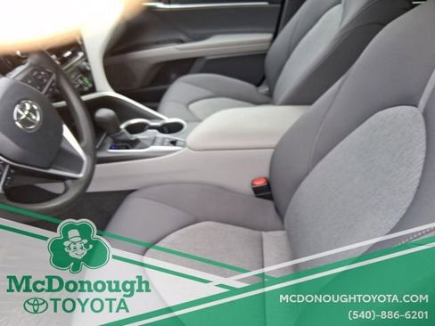Used 2021 Toyota Camry LE image 4