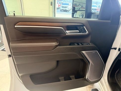 Used 2024 GMC Sierra 3500 Denali w/ Technology Package image 16