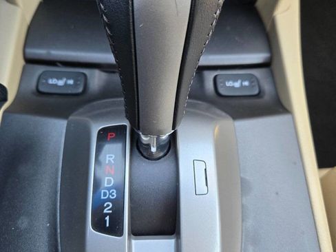 Used 2010 Honda Crosstour EX-L image 18