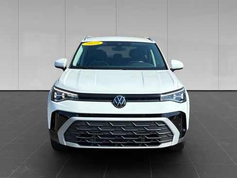 Used 2025 Volkswagen Taos SE AWD/4WD image 8