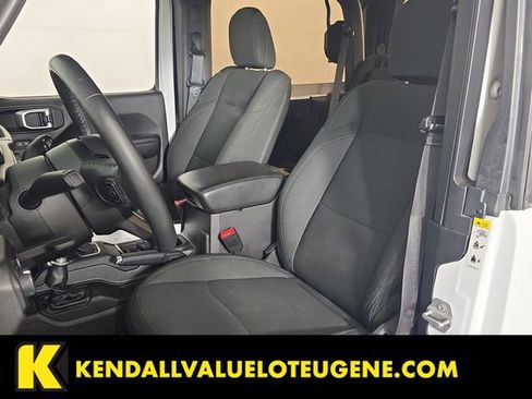 Used 2018 Jeep Wrangler Sport AWD/4WD image 18