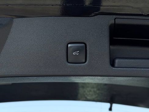 Used 2022 Ford Escape Titanium AWD/4WD image 12