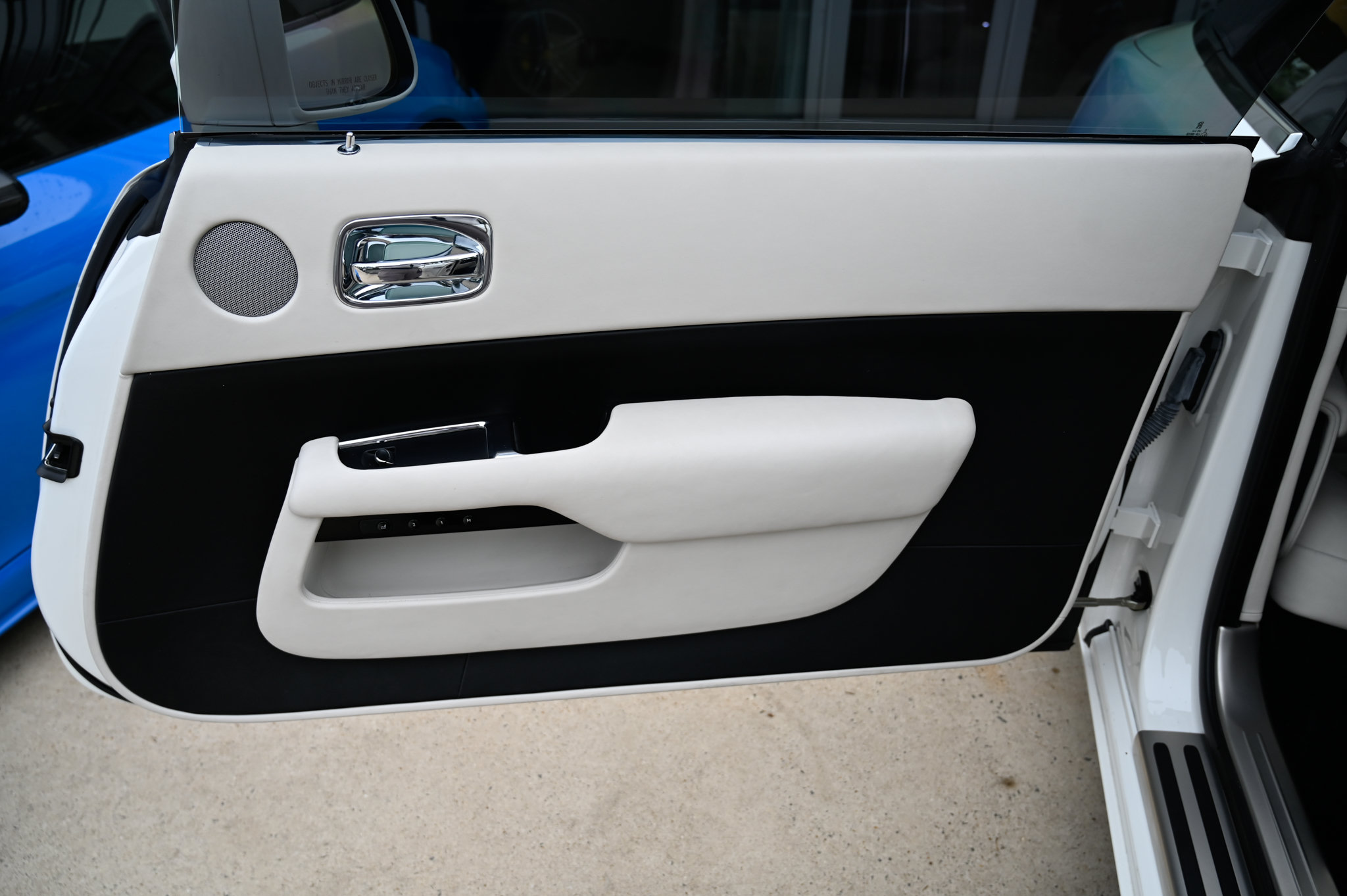 Used 2018 Rolls-Royce Dawn RWD image 45