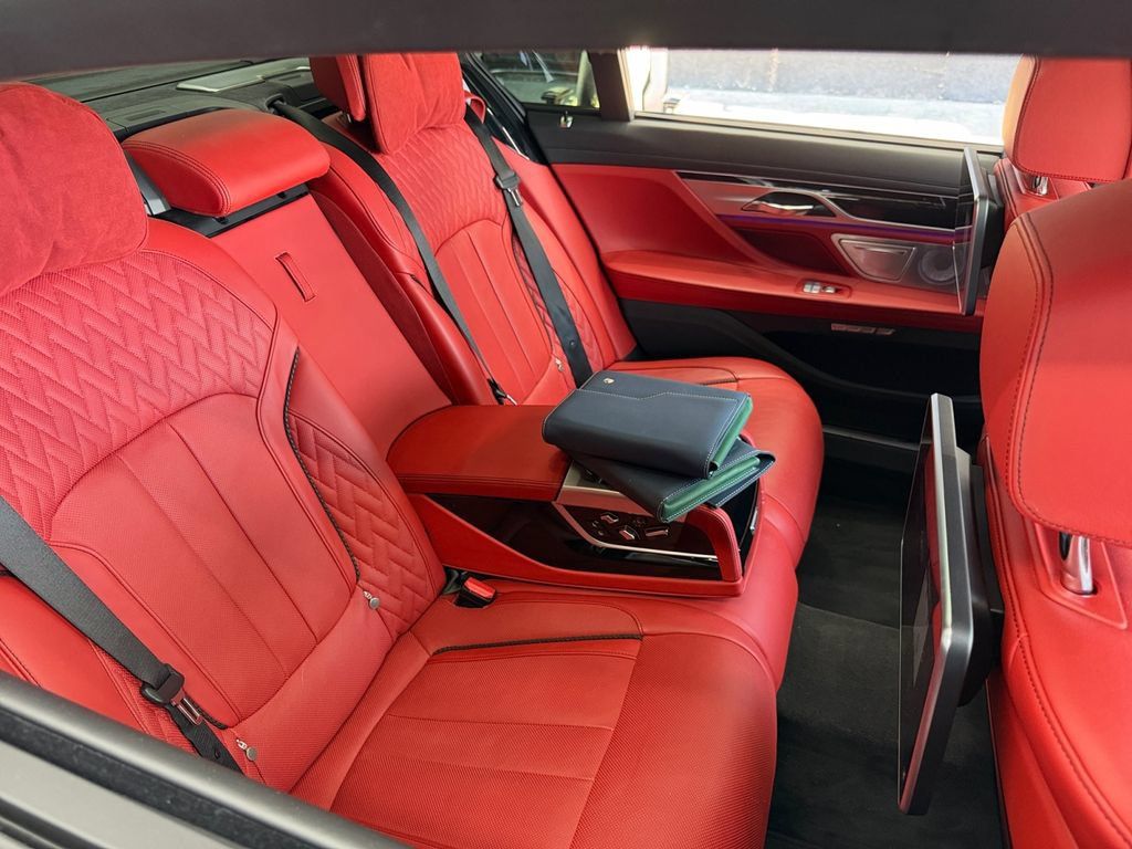 Used 2018 BMW ALPINA B7 xDrive w/ Luxury Rear Seating Package AWD/4WD image 34