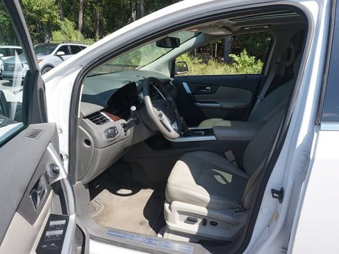 Used 2014 Ford Edge Limited w/ Equipment Group 301A FWD image 2