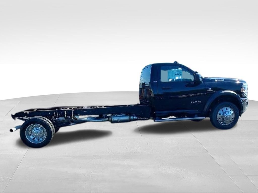 New 2024 RAM 5500 4x4 Regular Cab image 12
